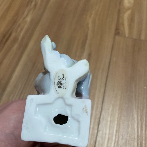 Vintage Russ Berrie Clown Figurine With Mandolin~Pastel Porcelain - Picture 3 of 3